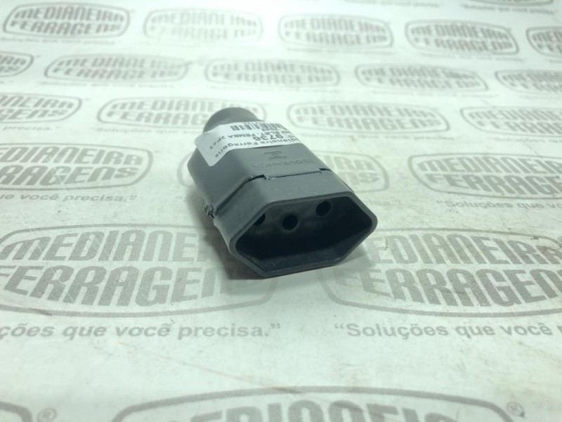 PINO ELET. FEMEA 2P/T 10A BCO 9255 PLUZIE