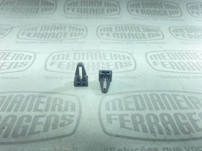CLIP F7830  PRETA P/ FIXAÇÃO EM CHAPAS METAL FRONTEC
